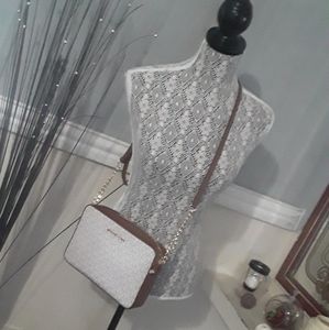 CROSSBODY